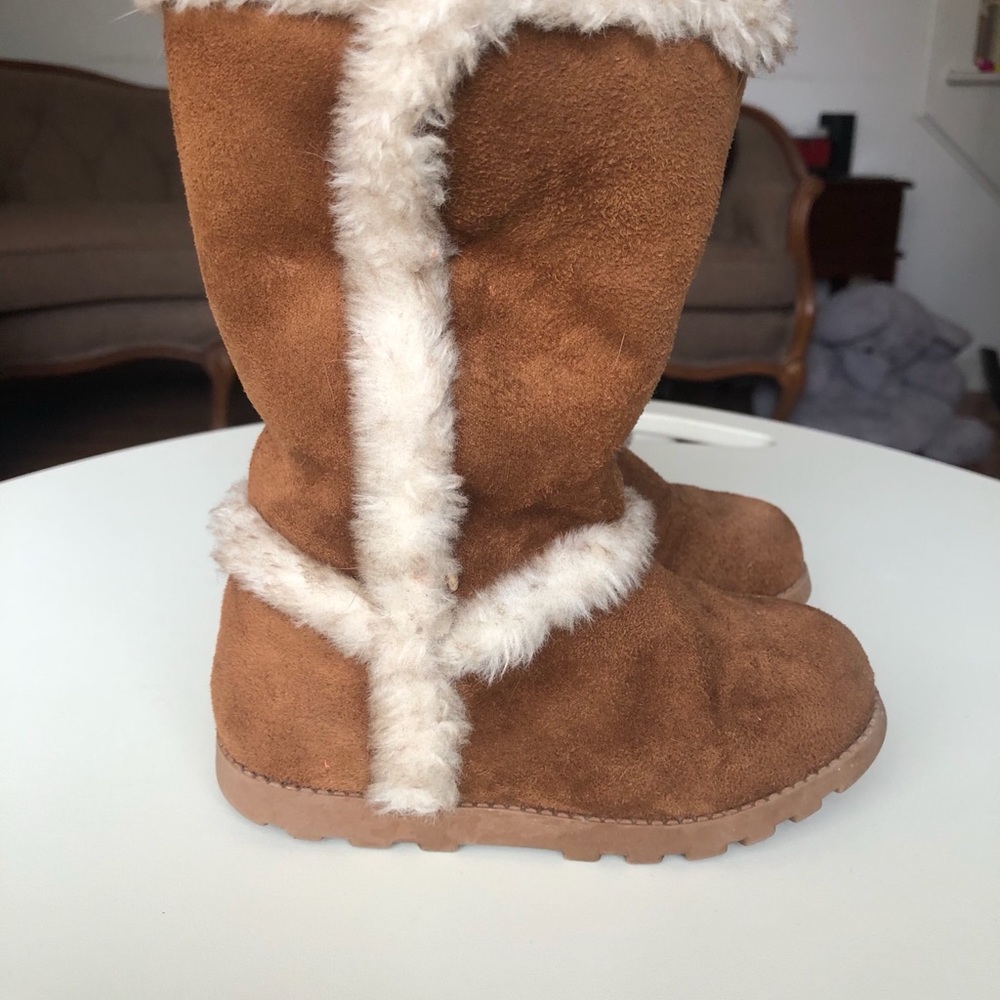 Faux fur boots 8M toddler - Picture 3 of 5